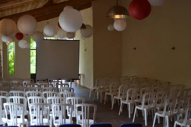 Salle de 100 m² à Mirmande pour séminaire
