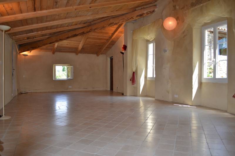 salle 60 m² pour activités de groupe dans la Drôme